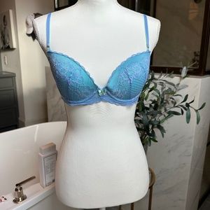 💙 BETSEY JOHNSON Intimates, Push up lace Bra in Blue/Lilac, SIZE 32D